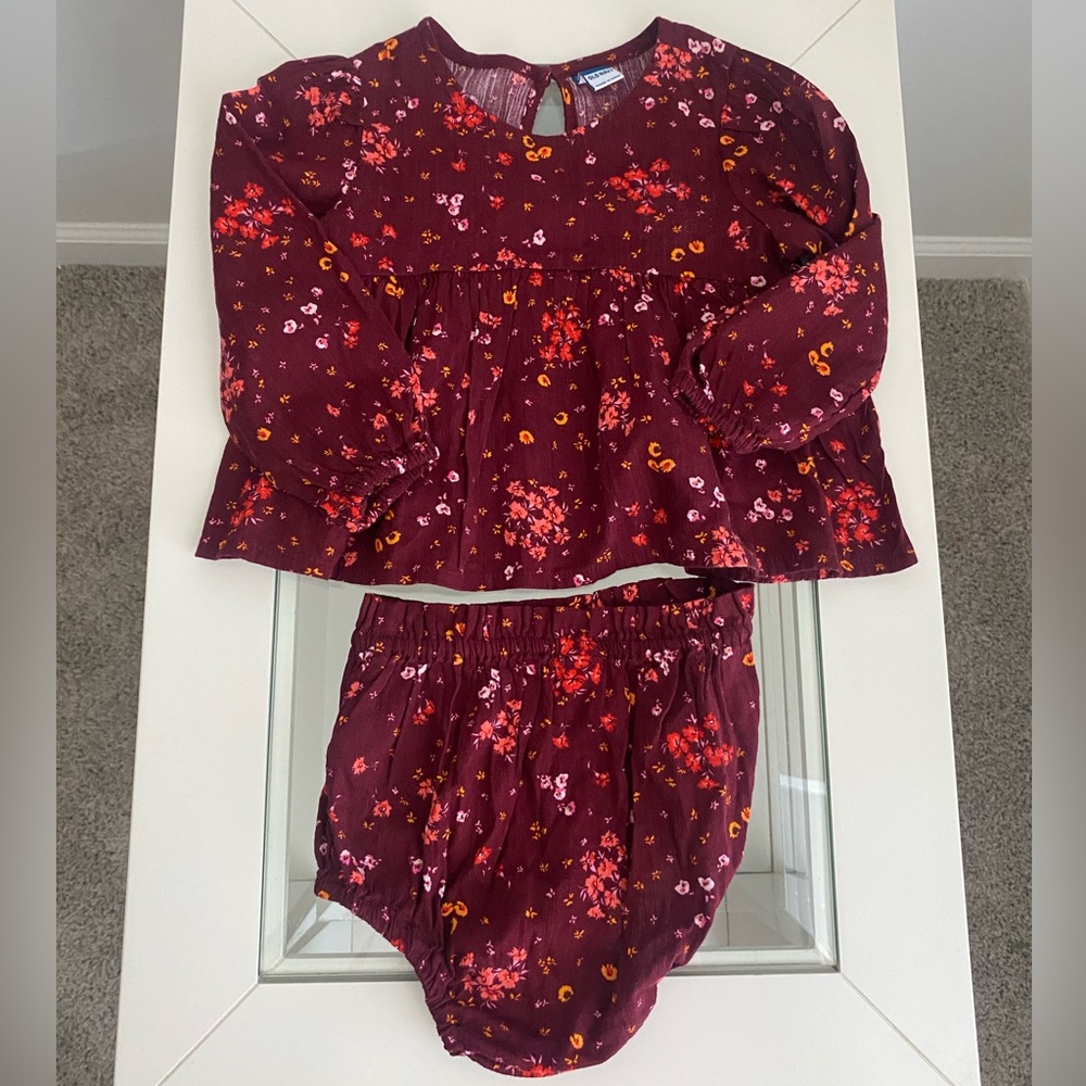 Old Navy Burgundy Floral Baby 12-18m Top & Bloomers